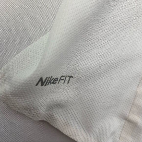 Nike Fit Dry White Sleeveless Workout Tank Top - Picture 9 of 14